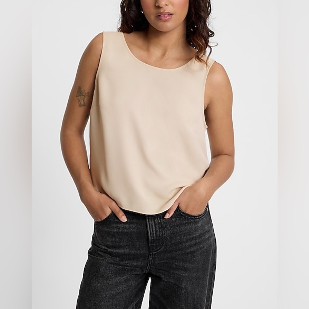(2 For $25) NWT Express crew neck flowy tank. Size XS